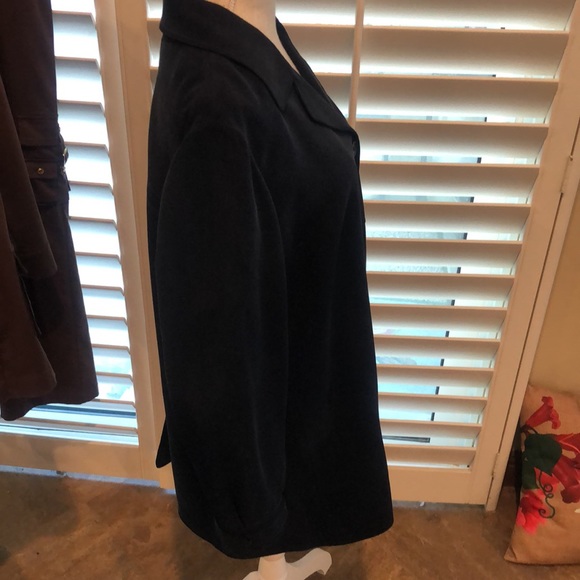 Dana Buchman 100% silk blouse. Fully lined. Extra buttons. Can be a jacket too! - Picture 3 of 9